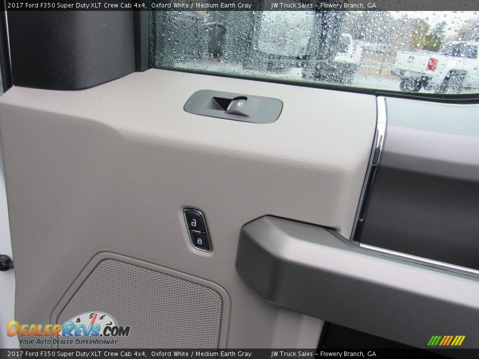 2017 Ford F350 Super Duty XLT Crew Cab 4x4 Oxford White / Medium Earth Gray Photo #10