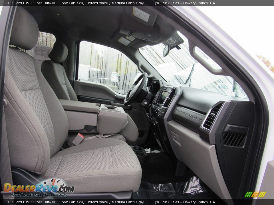 2017 Ford F350 Super Duty XLT Crew Cab 4x4 Oxford White / Medium Earth Gray Photo #12