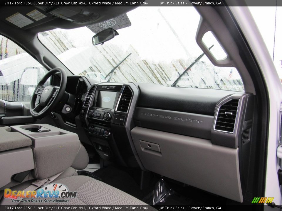 2017 Ford F350 Super Duty XLT Crew Cab 4x4 Oxford White / Medium Earth Gray Photo #13