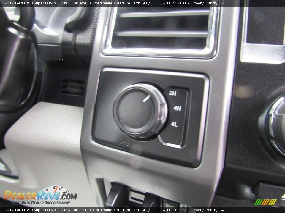 2017 Ford F350 Super Duty XLT Crew Cab 4x4 Oxford White / Medium Earth Gray Photo #15