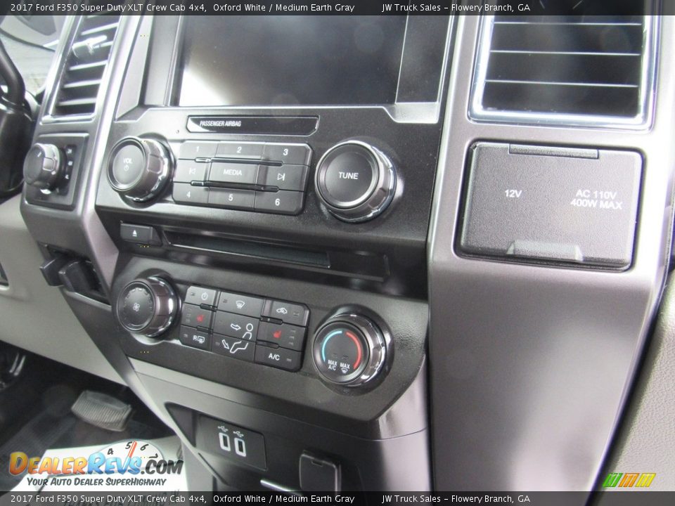 2017 Ford F350 Super Duty XLT Crew Cab 4x4 Oxford White / Medium Earth Gray Photo #16