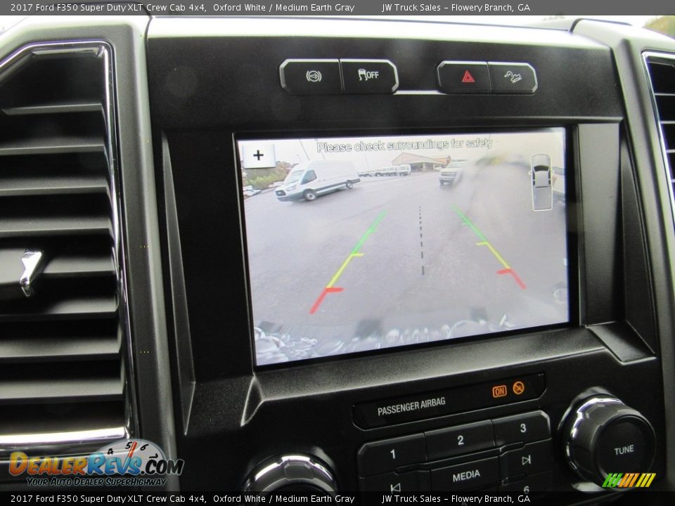 2017 Ford F350 Super Duty XLT Crew Cab 4x4 Oxford White / Medium Earth Gray Photo #17