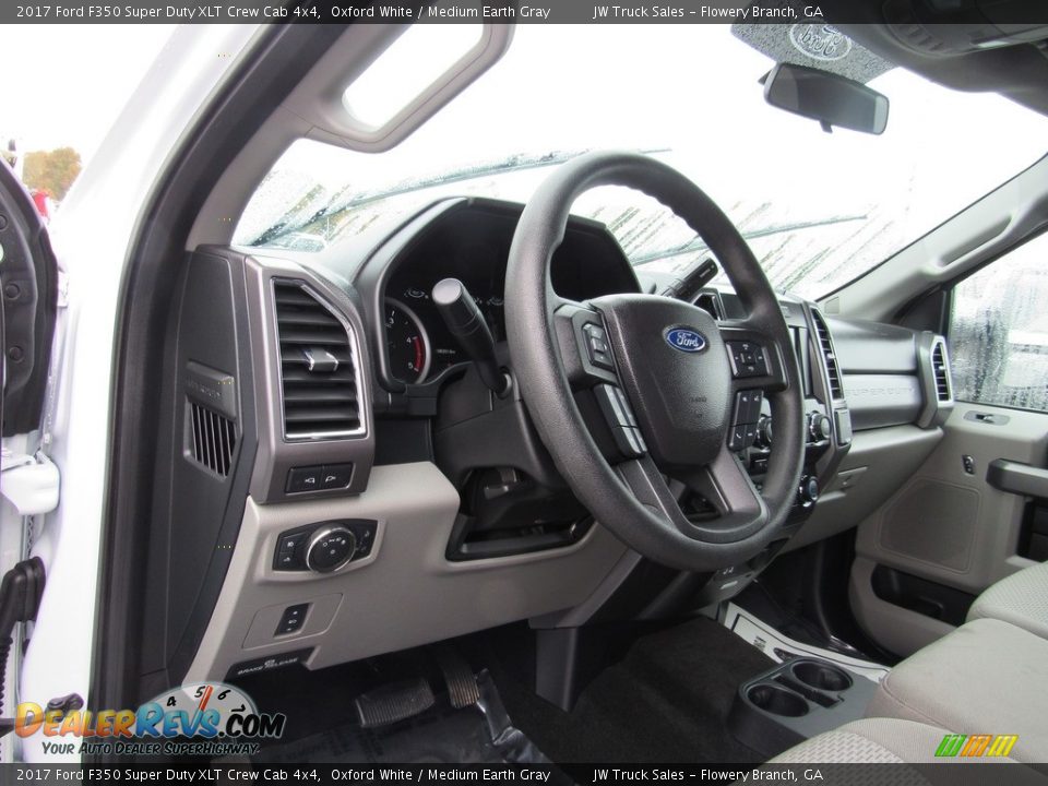 2017 Ford F350 Super Duty XLT Crew Cab 4x4 Oxford White / Medium Earth Gray Photo #21