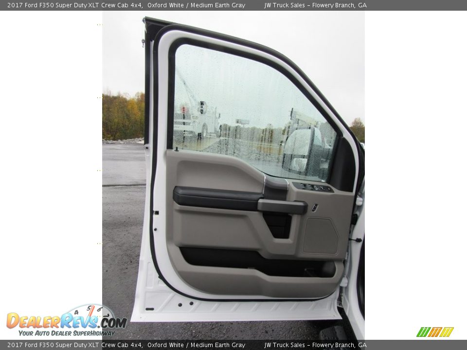 2017 Ford F350 Super Duty XLT Crew Cab 4x4 Oxford White / Medium Earth Gray Photo #25