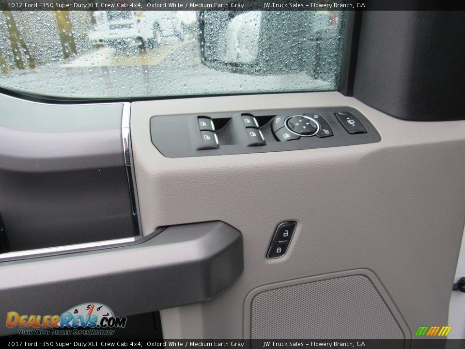 2017 Ford F350 Super Duty XLT Crew Cab 4x4 Oxford White / Medium Earth Gray Photo #26