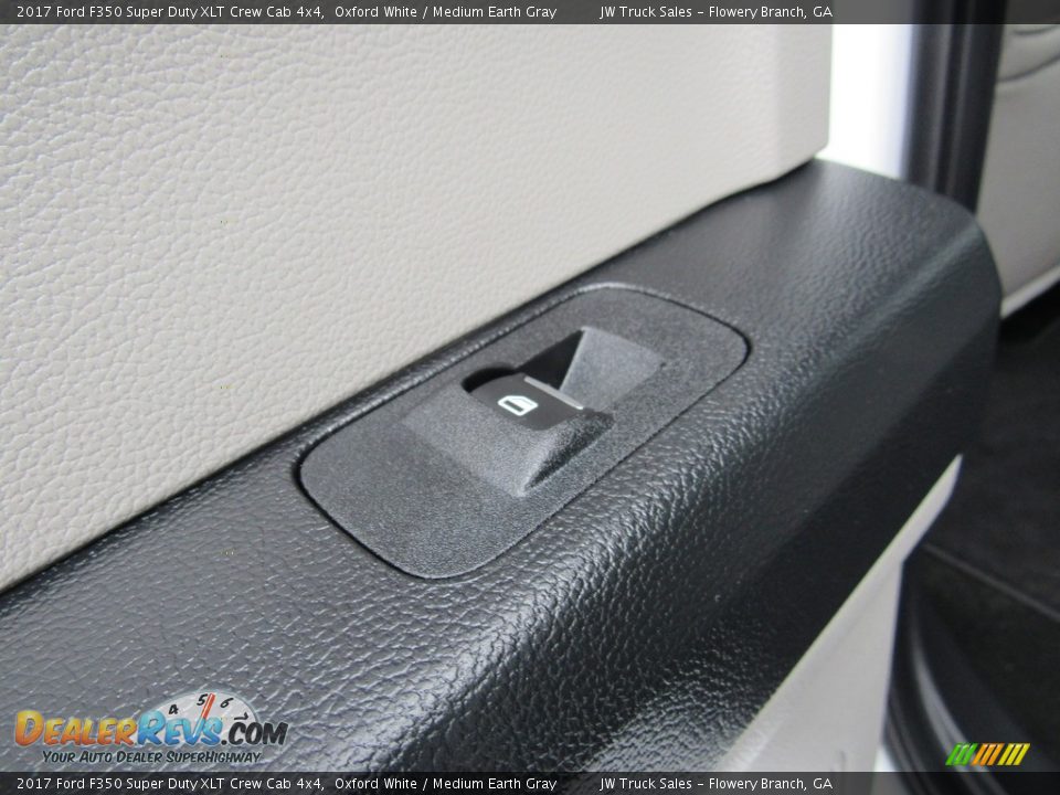 2017 Ford F350 Super Duty XLT Crew Cab 4x4 Oxford White / Medium Earth Gray Photo #29