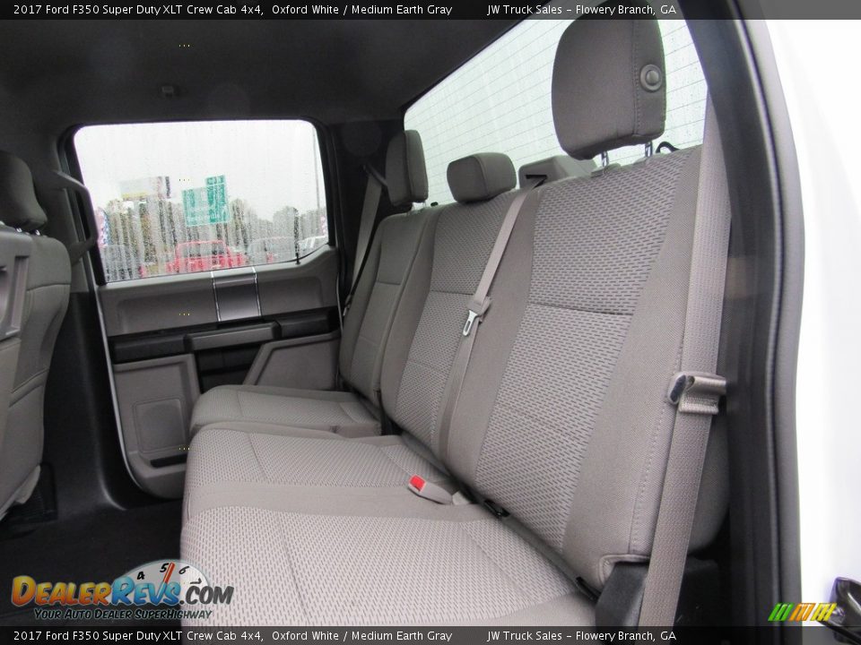 2017 Ford F350 Super Duty XLT Crew Cab 4x4 Oxford White / Medium Earth Gray Photo #30