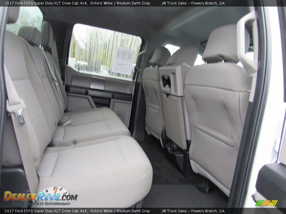 2017 Ford F350 Super Duty XLT Crew Cab 4x4 Oxford White / Medium Earth Gray Photo #35