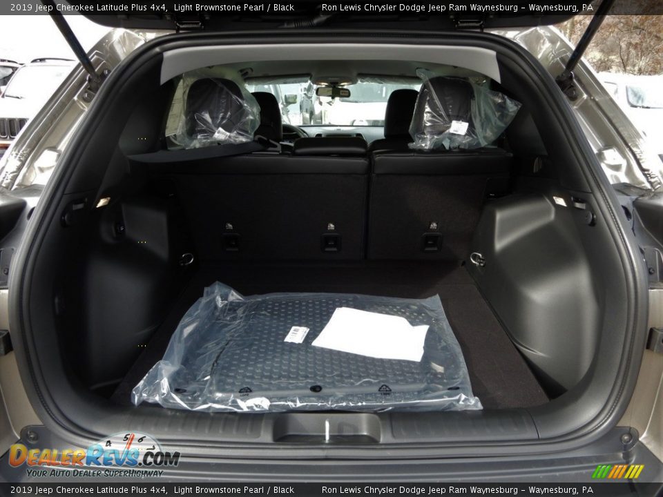 2019 Jeep Cherokee Latitude Plus 4x4 Light Brownstone Pearl / Black Photo #5
