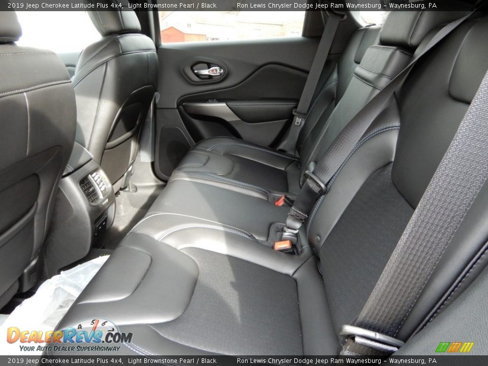 2019 Jeep Cherokee Latitude Plus 4x4 Light Brownstone Pearl / Black Photo #12
