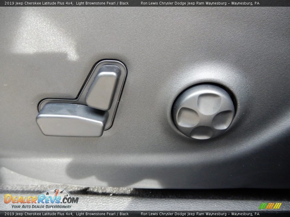 2019 Jeep Cherokee Latitude Plus 4x4 Light Brownstone Pearl / Black Photo #16