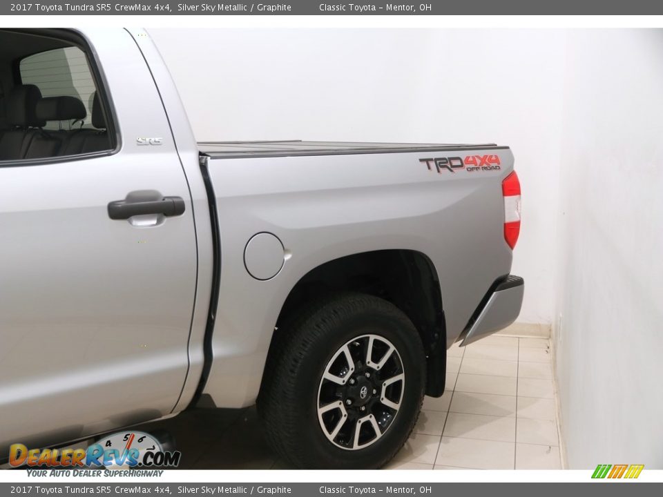 2017 Toyota Tundra SR5 CrewMax 4x4 Silver Sky Metallic / Graphite Photo #4