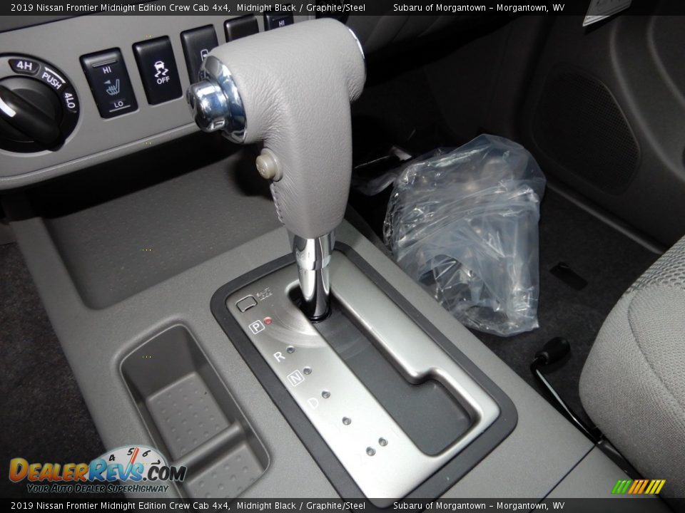 2019 Nissan Frontier Midnight Edition Crew Cab 4x4 Shifter Photo #16