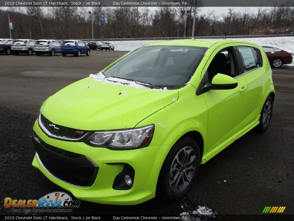 Front 3/4 View of 2019 Chevrolet Sonic LT Hatchback Photo #5