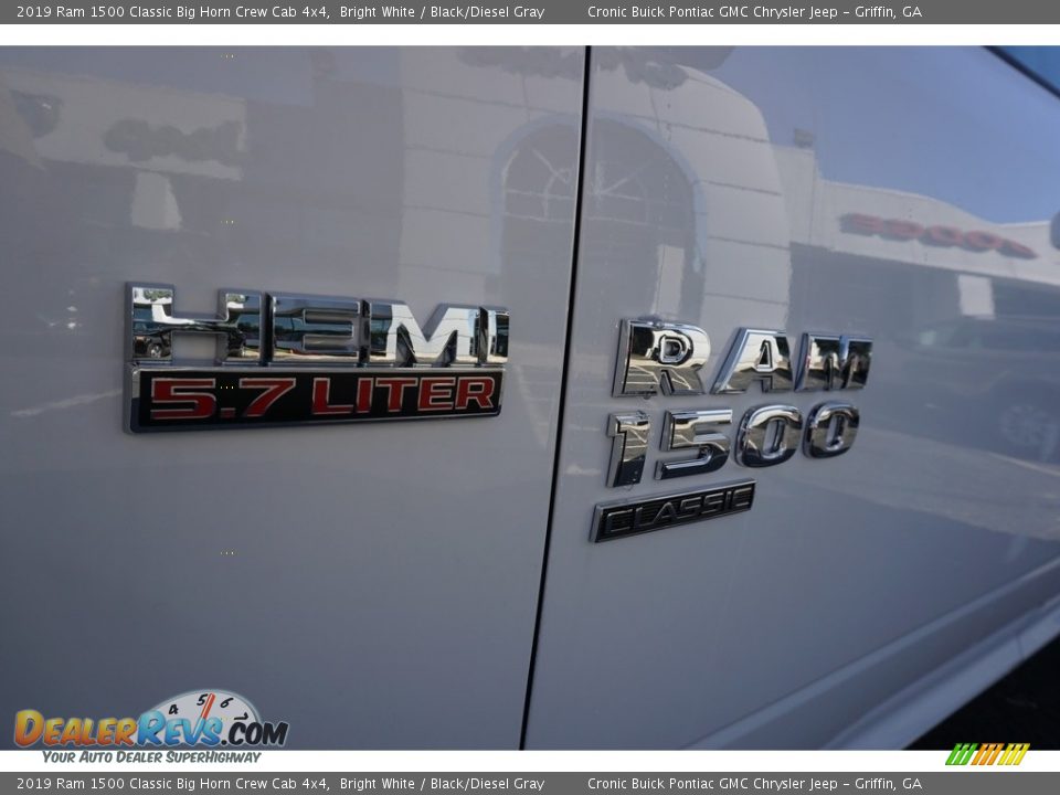 2019 Ram 1500 Classic Big Horn Crew Cab 4x4 Bright White / Black/Diesel Gray Photo #9