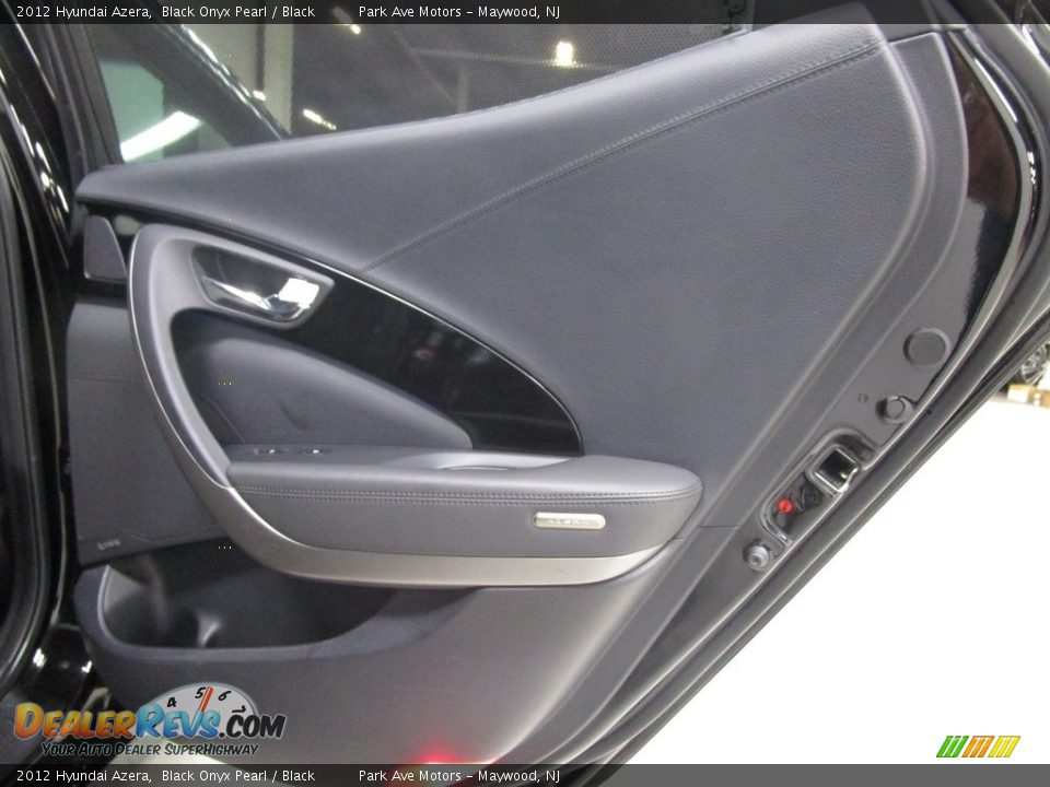 2012 Hyundai Azera Black Onyx Pearl / Black Photo #17