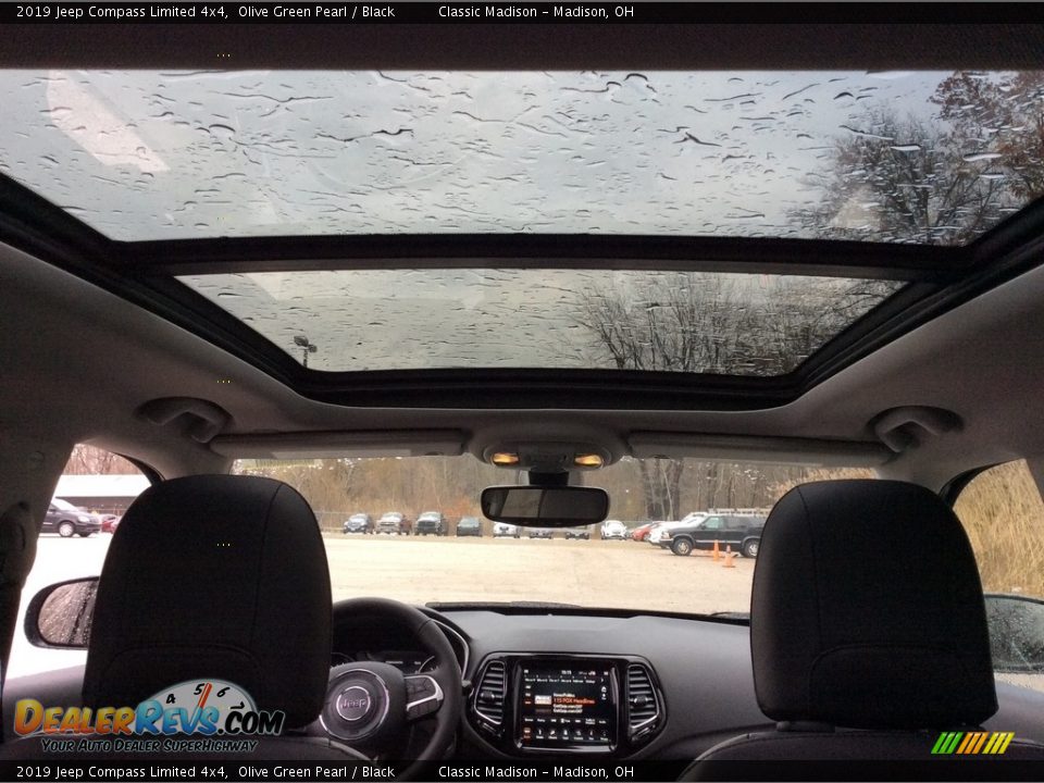 Sunroof of 2019 Jeep Compass Limited 4x4 Photo #18