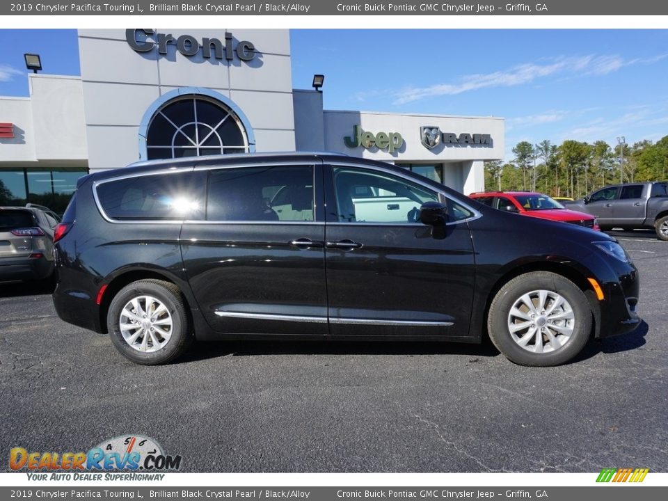 2019 Chrysler Pacifica Touring L Brilliant Black Crystal Pearl / Black/Alloy Photo #10