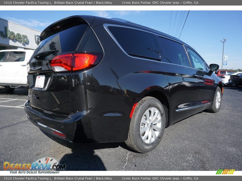 2019 Chrysler Pacifica Touring L Brilliant Black Crystal Pearl / Black/Alloy Photo #11