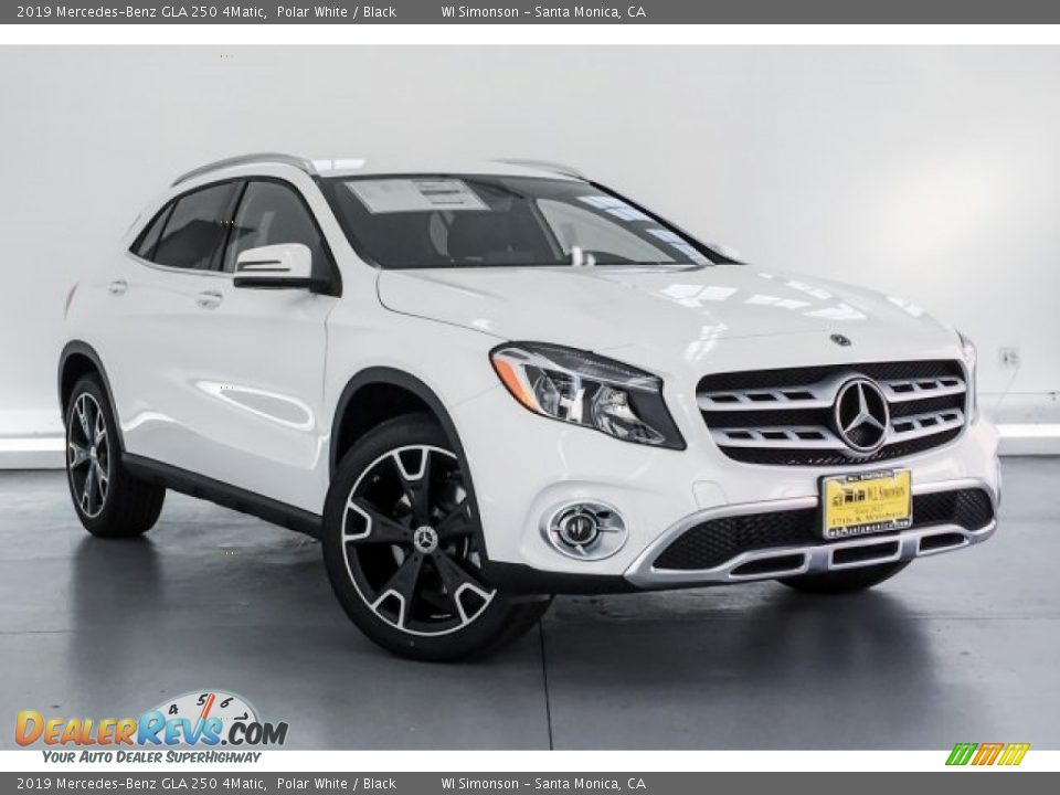 Front 3/4 View of 2019 Mercedes-Benz GLA 250 4Matic Photo #12