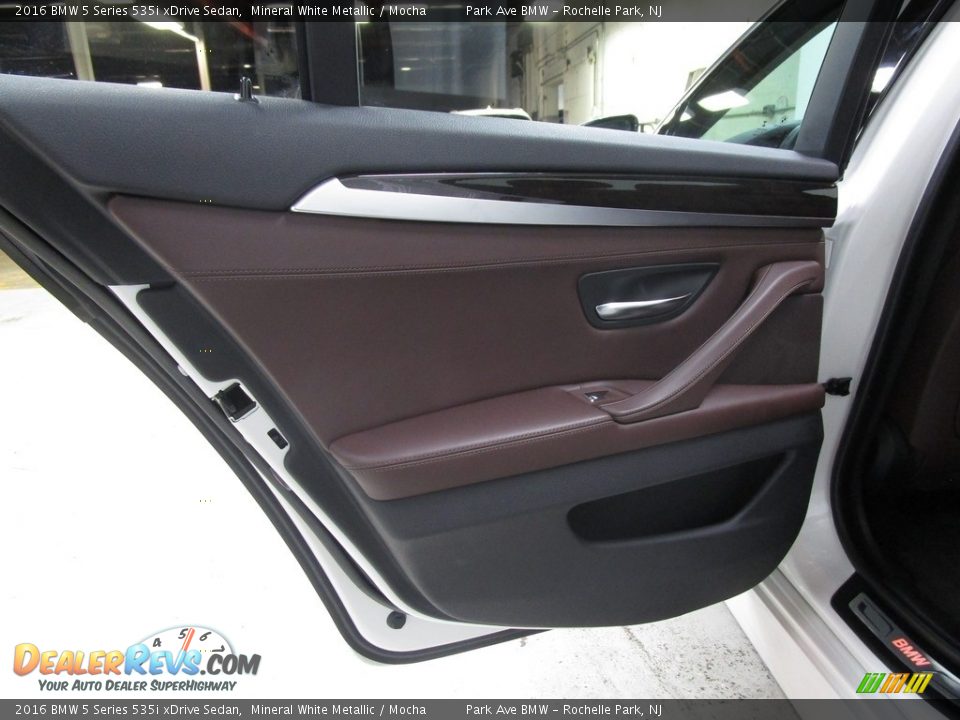2016 BMW 5 Series 535i xDrive Sedan Mineral White Metallic / Mocha Photo #10