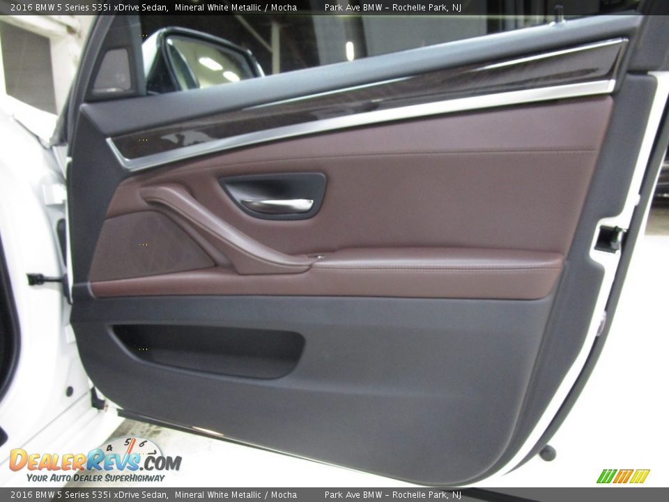 2016 BMW 5 Series 535i xDrive Sedan Mineral White Metallic / Mocha Photo #13