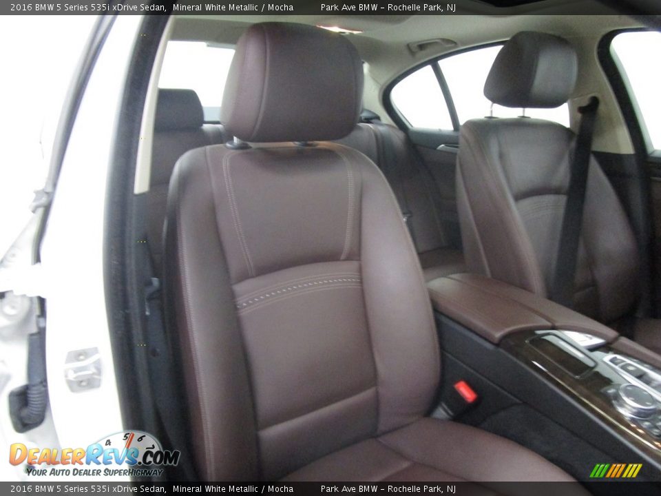 2016 BMW 5 Series 535i xDrive Sedan Mineral White Metallic / Mocha Photo #14