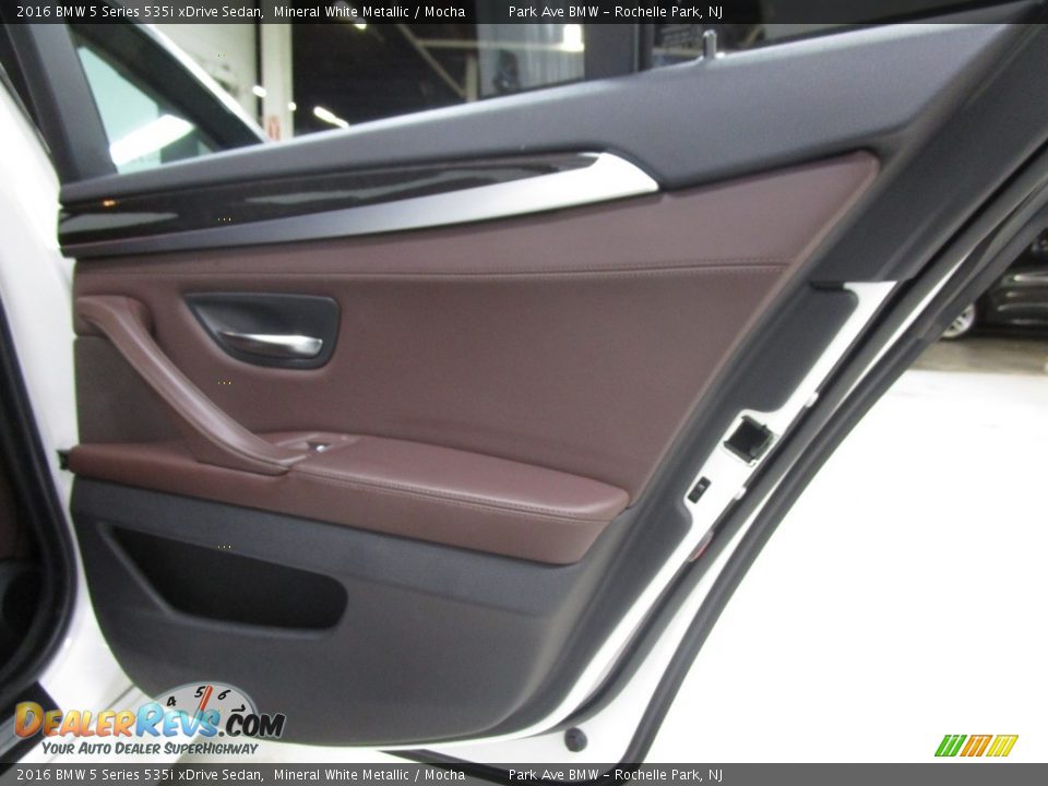 2016 BMW 5 Series 535i xDrive Sedan Mineral White Metallic / Mocha Photo #16