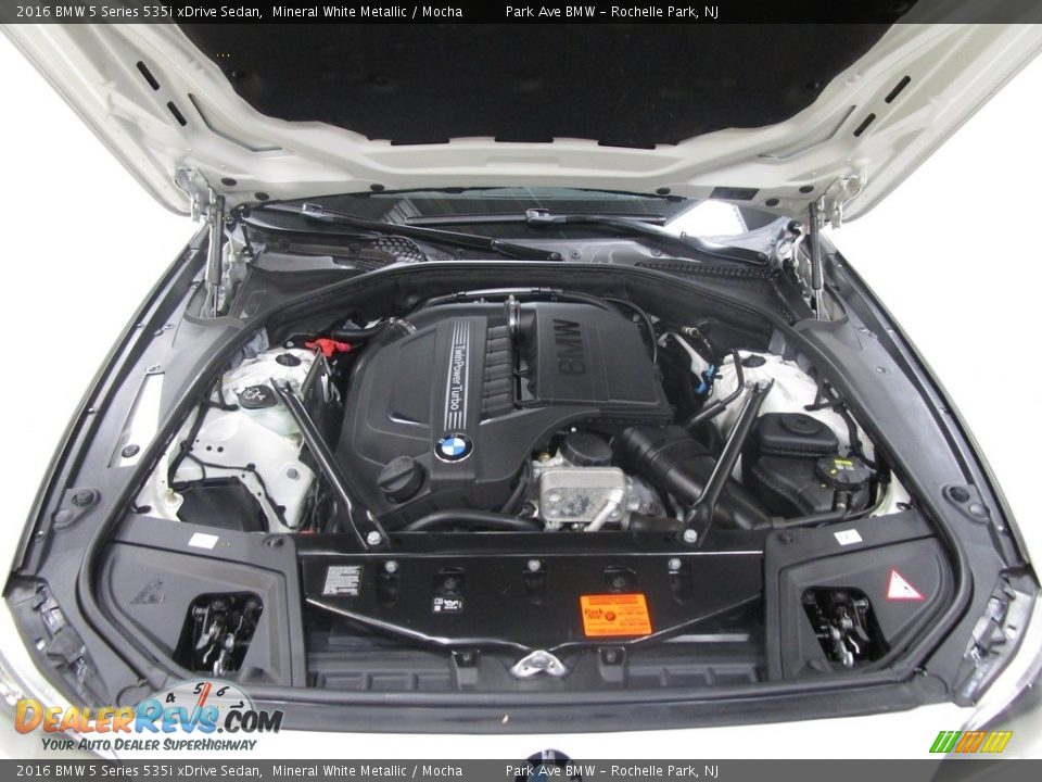 2016 BMW 5 Series 535i xDrive Sedan Mineral White Metallic / Mocha Photo #28