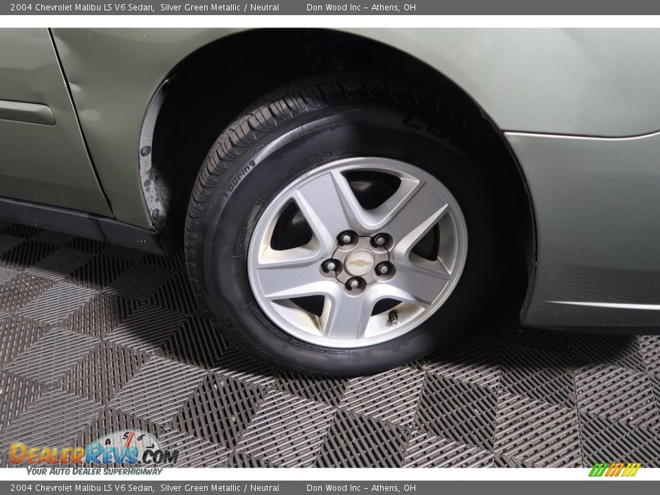 2004 Chevrolet Malibu LS V6 Sedan Silver Green Metallic / Neutral Photo #27