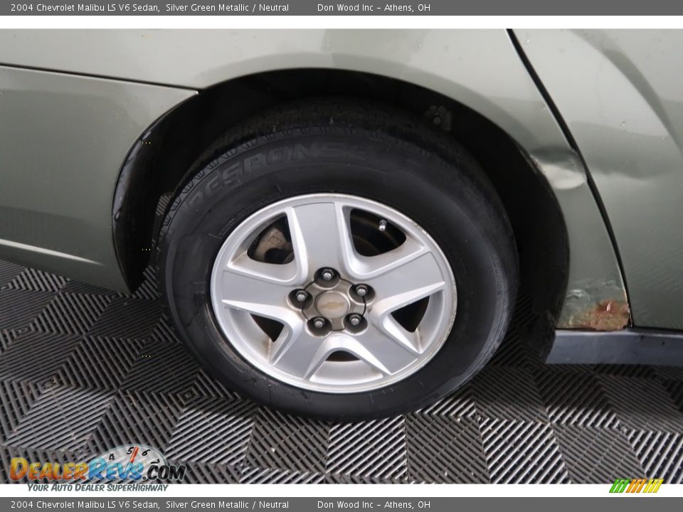 2004 Chevrolet Malibu LS V6 Sedan Silver Green Metallic / Neutral Photo #28