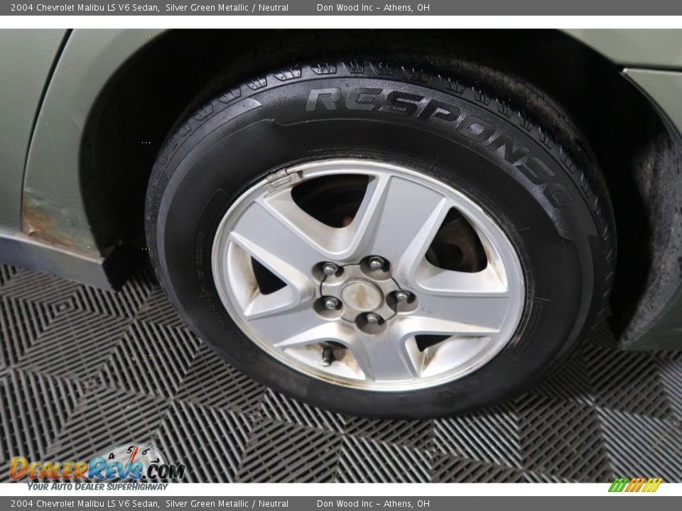 2004 Chevrolet Malibu LS V6 Sedan Silver Green Metallic / Neutral Photo #29