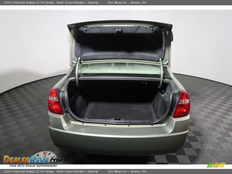 2004 Chevrolet Malibu LS V6 Sedan Silver Green Metallic / Neutral Photo #31