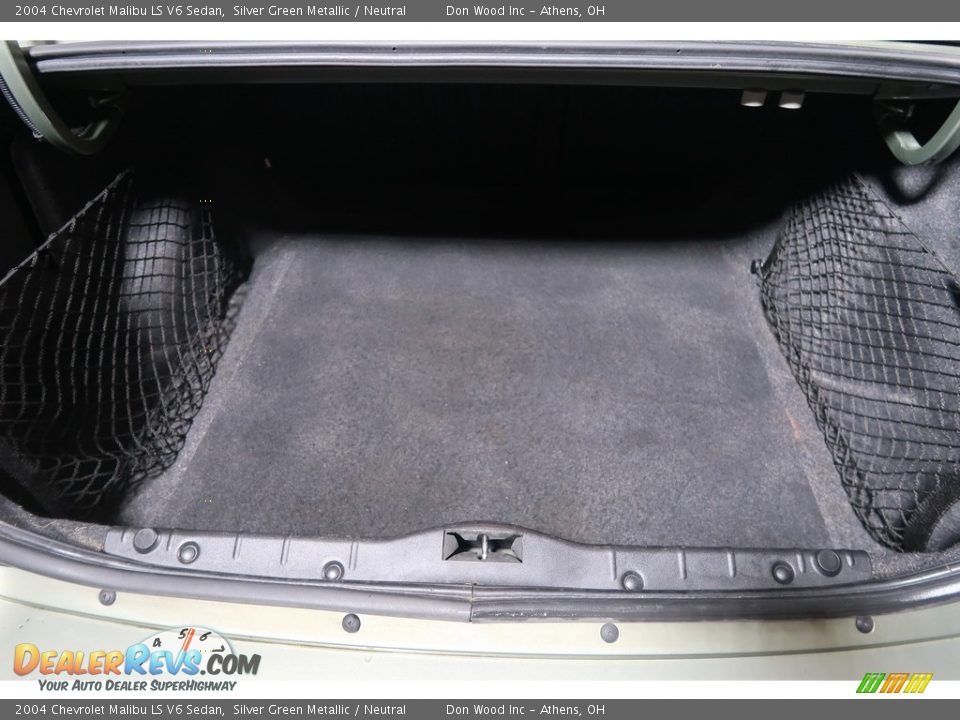 2004 Chevrolet Malibu LS V6 Sedan Silver Green Metallic / Neutral Photo #32