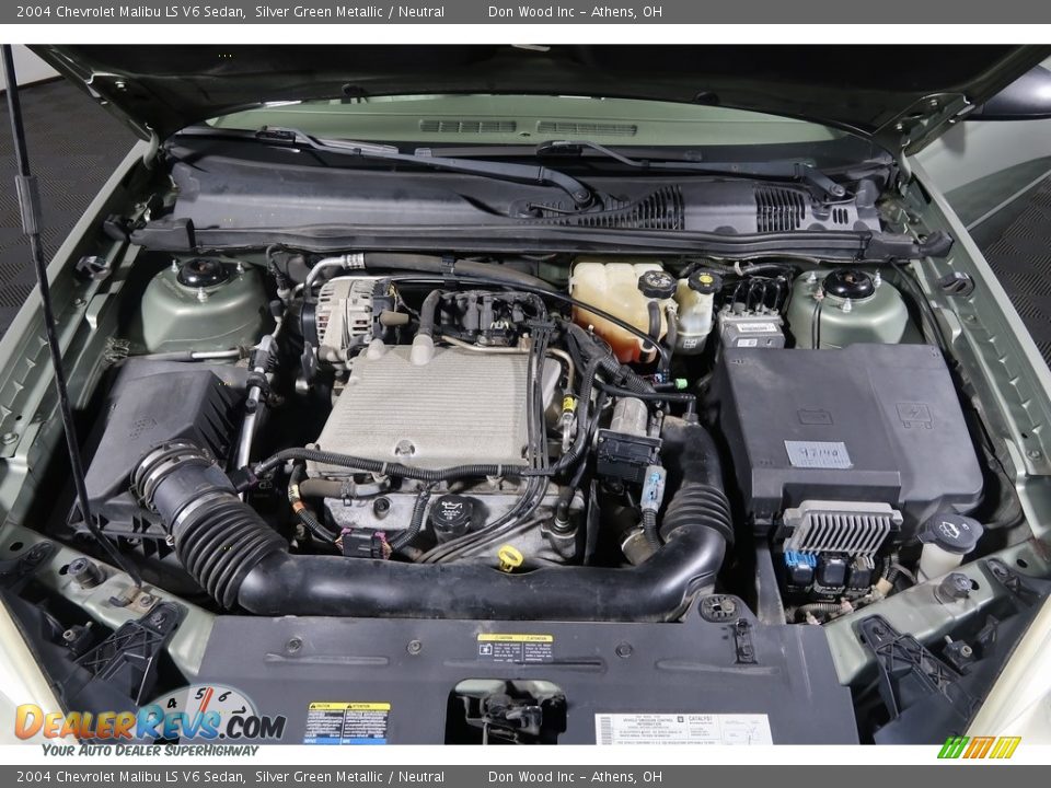 2004 Chevrolet Malibu LS V6 Sedan Silver Green Metallic / Neutral Photo #33