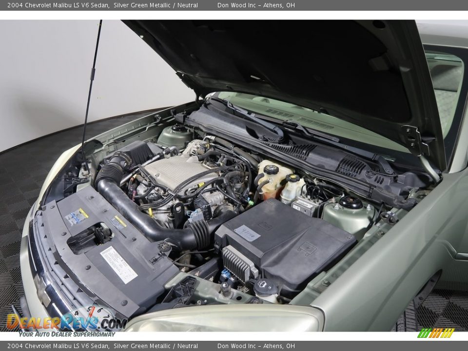 2004 Chevrolet Malibu LS V6 Sedan Silver Green Metallic / Neutral Photo #34