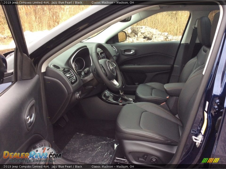 Front Seat of 2019 Jeep Compass Limited 4x4 Photo #9