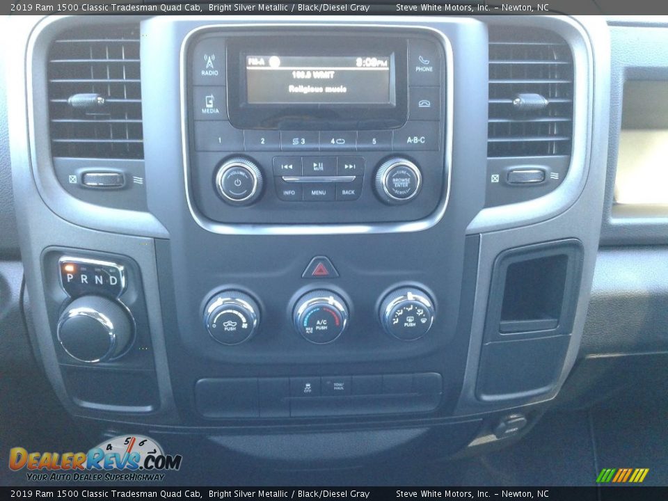 2019 Ram 1500 Classic Tradesman Quad Cab Bright Silver Metallic / Black/Diesel Gray Photo #18
