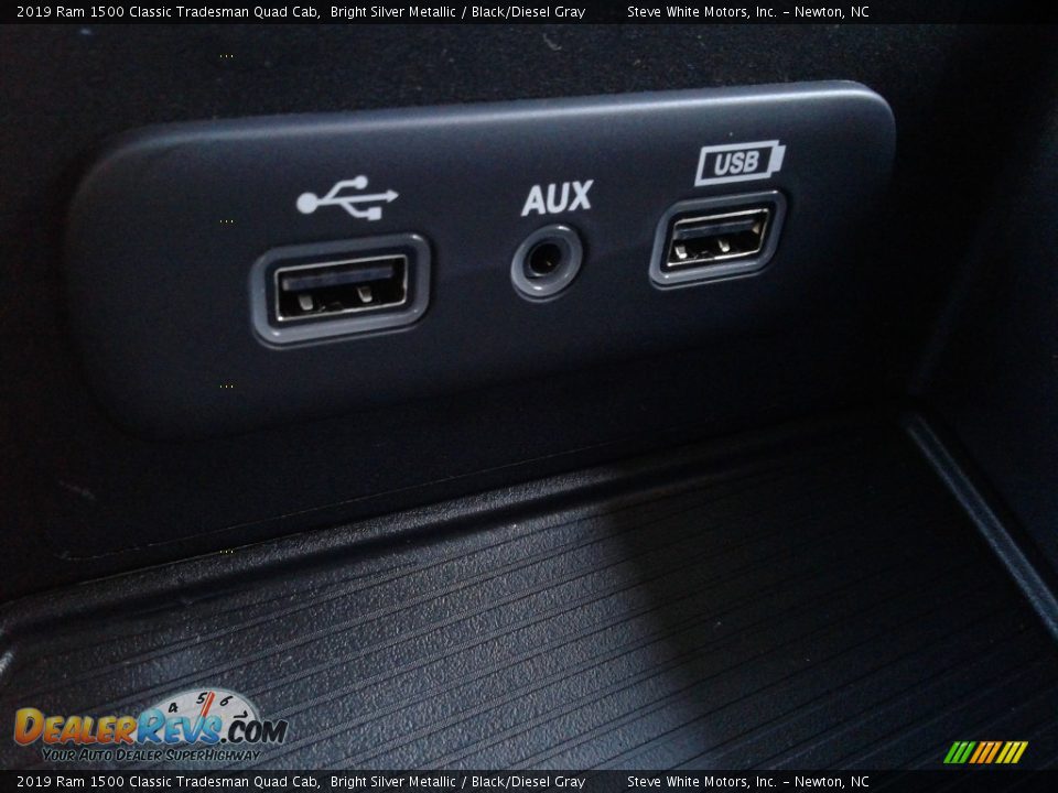 2019 Ram 1500 Classic Tradesman Quad Cab Bright Silver Metallic / Black/Diesel Gray Photo #23