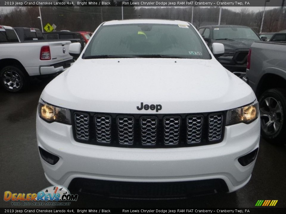2019 Jeep Grand Cherokee Laredo 4x4 Bright White / Black Photo #7