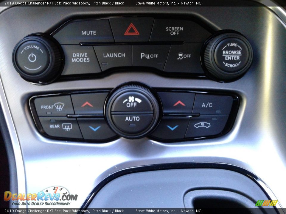 Controls of 2019 Dodge Challenger R/T Scat Pack Widebody Photo #27