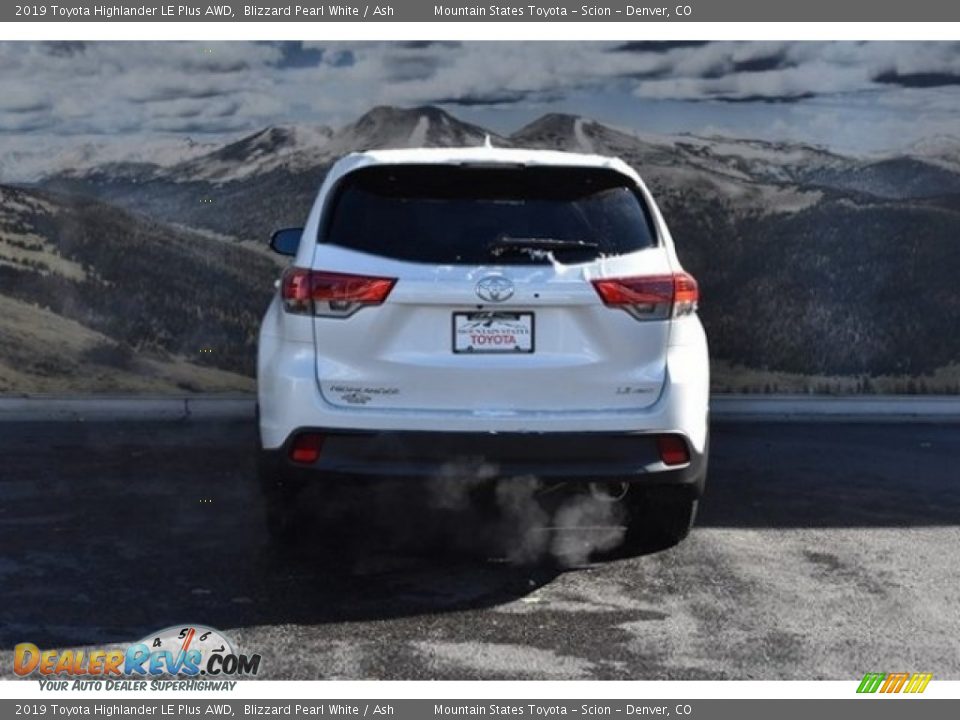 2019 Toyota Highlander LE Plus AWD Blizzard Pearl White / Ash Photo #4
