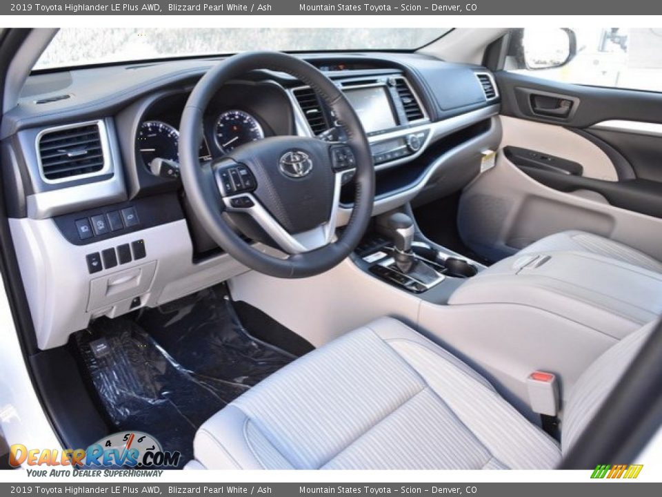 2019 Toyota Highlander LE Plus AWD Blizzard Pearl White / Ash Photo #5