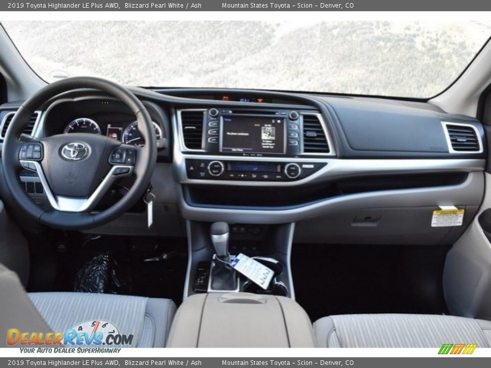 2019 Toyota Highlander LE Plus AWD Blizzard Pearl White / Ash Photo #8