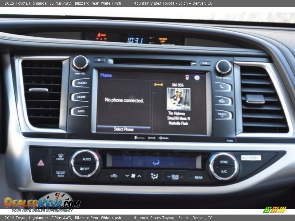 2019 Toyota Highlander LE Plus AWD Blizzard Pearl White / Ash Photo #9