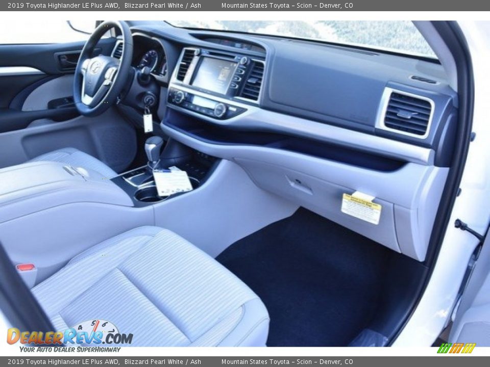 2019 Toyota Highlander LE Plus AWD Blizzard Pearl White / Ash Photo #10