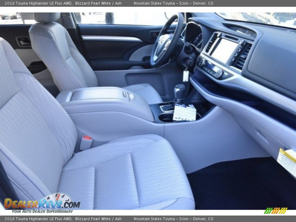 2019 Toyota Highlander LE Plus AWD Blizzard Pearl White / Ash Photo #11