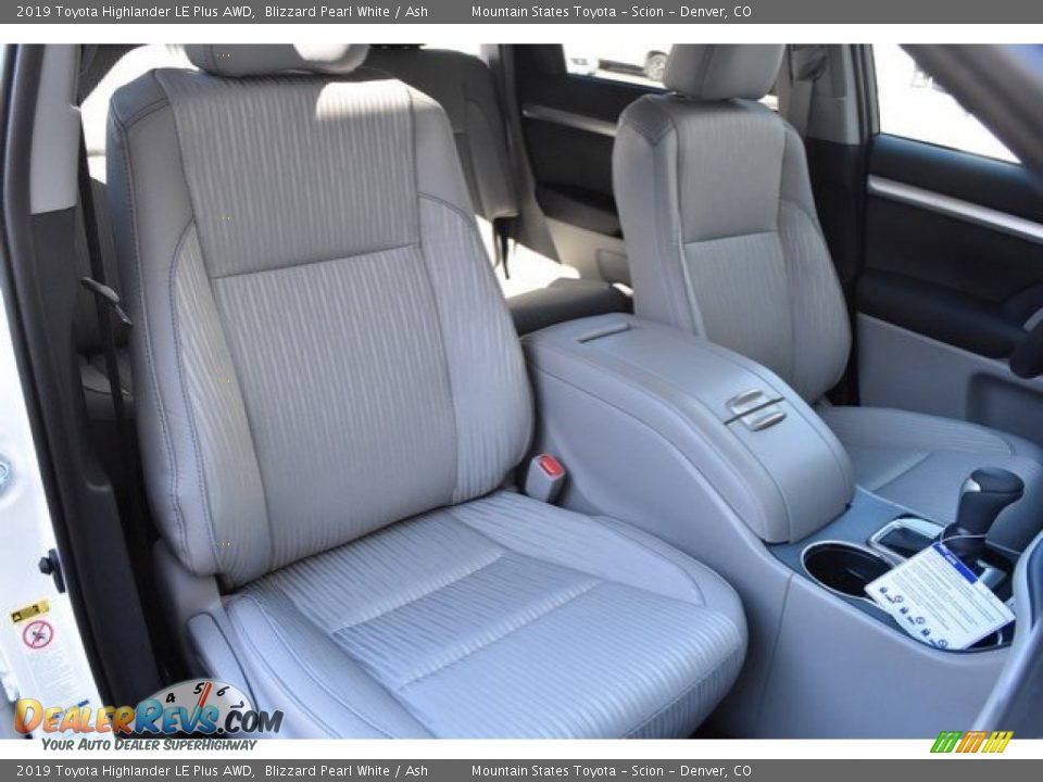 2019 Toyota Highlander LE Plus AWD Blizzard Pearl White / Ash Photo #12