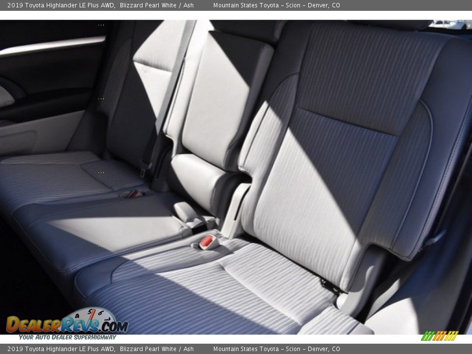 2019 Toyota Highlander LE Plus AWD Blizzard Pearl White / Ash Photo #15