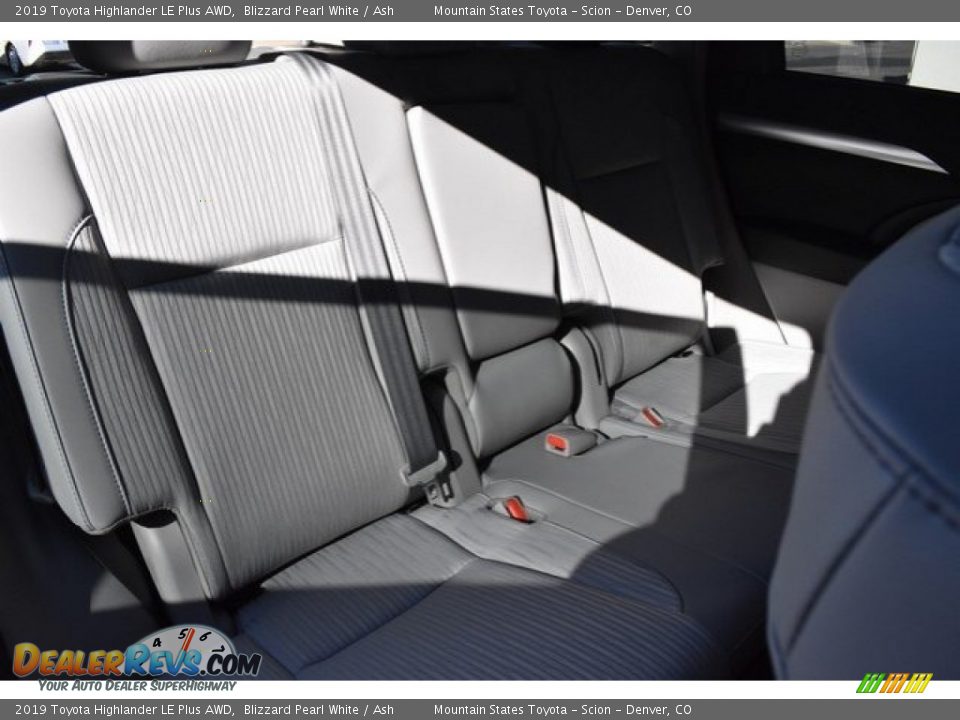 2019 Toyota Highlander LE Plus AWD Blizzard Pearl White / Ash Photo #19